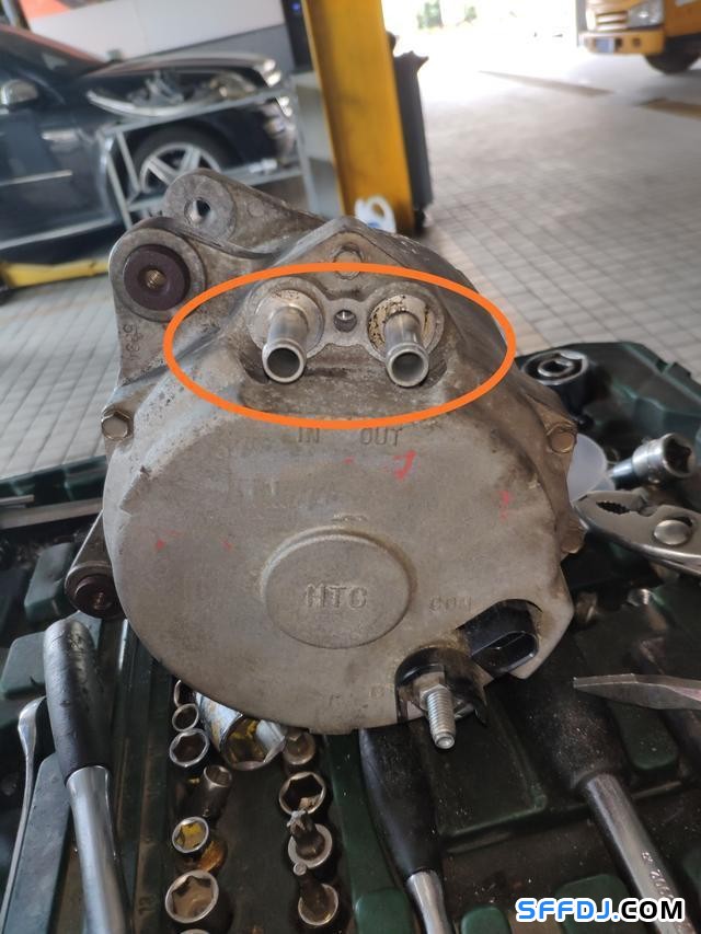 30萬公里的大眾輝騰發(fā)電機(jī)損壞，維修師傅：拆到懷疑人生