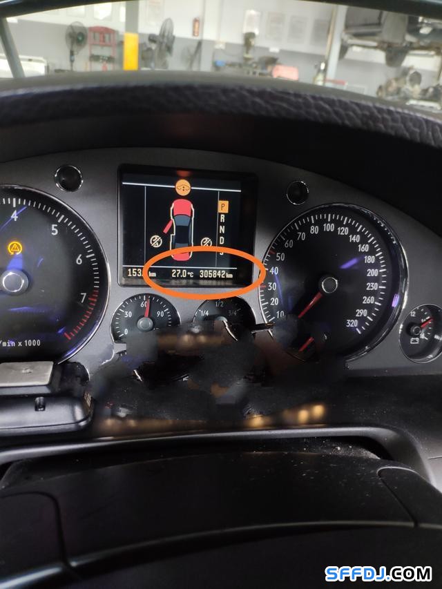 30萬公里的大眾輝騰發(fā)電機(jī)損壞，維修師傅：拆到懷疑人生