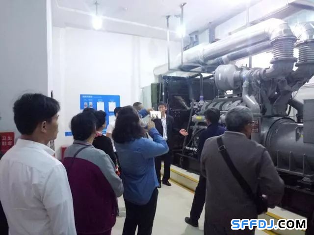 花果園物業(yè)開展"設(shè)備機房開放日"活動: 業(yè)主走進"機房重地"