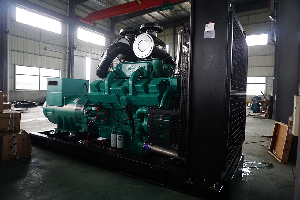 KTA38-G2重慶康明斯動力配套700KW柴油發(fā)電機組報價